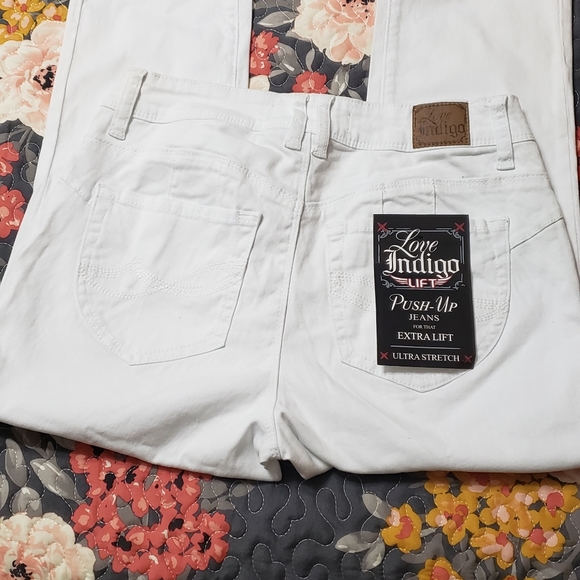 Capris - Picture 2 of 7